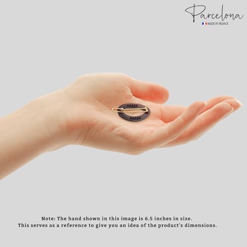 Small snap hair clip held in a hand with 'Parcelona' branding on a light gray background