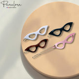 Four cat-eye hair clips in white, black, red, and pink on a beige surface with 'Parcelona' branding.