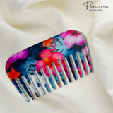 Colorful floral-patterned comb on a white background with 'Parcelona' branding.
