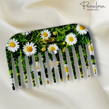 Hair comb with daisy flower design on a white background, featuring the brand 'Parcelona'.